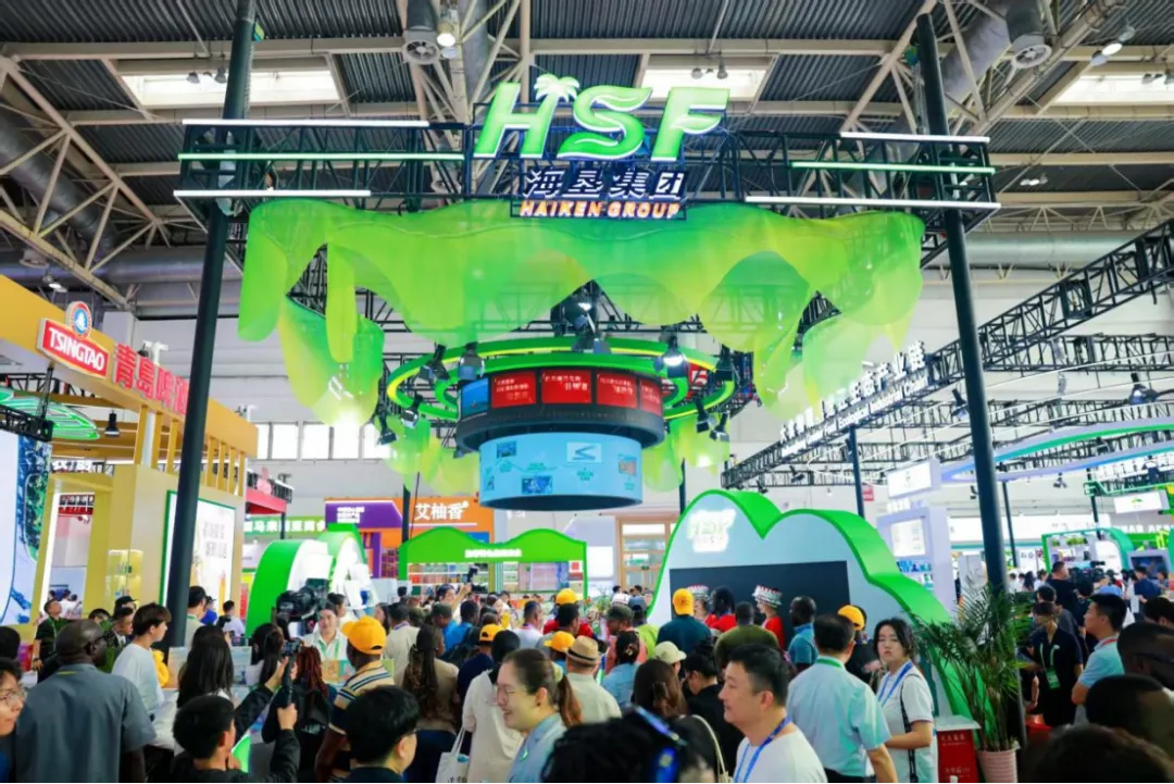 第四代智能割胶机亮相链博会 海南橡胶展示全工业链立异效果