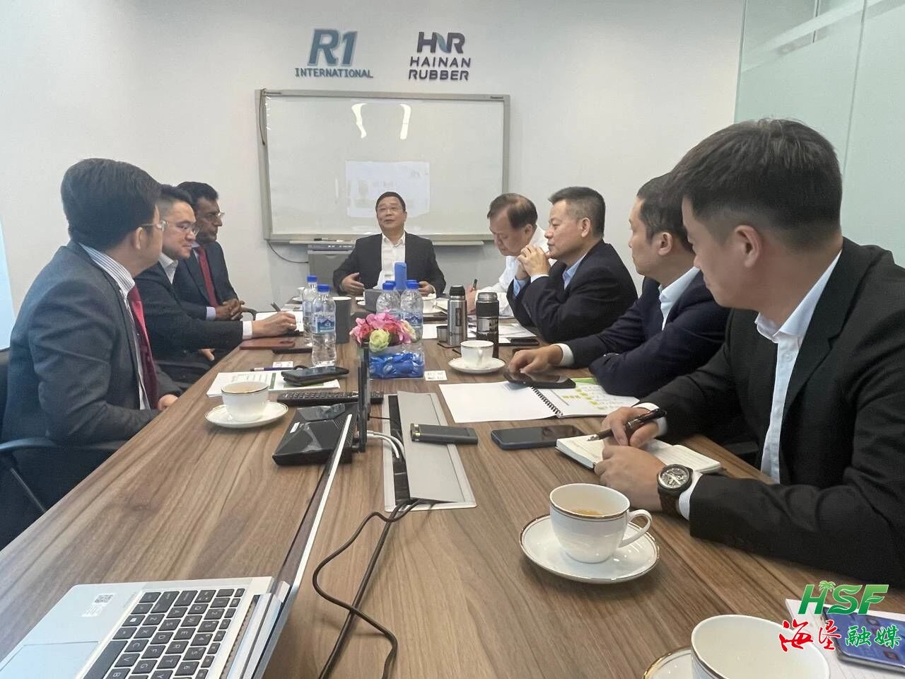 包洪文一行与R1公司座谈交流。。。。。。。